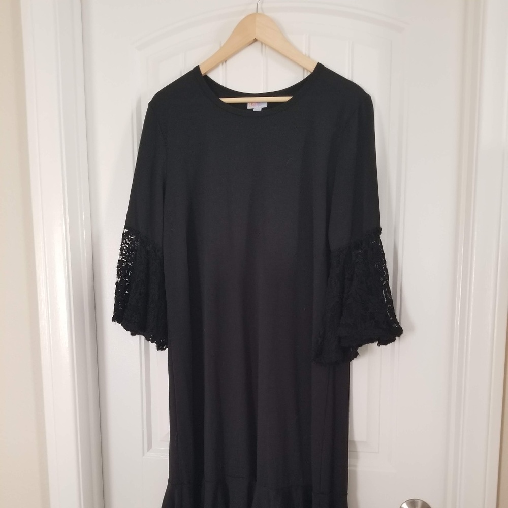 XL Maurine - Lularoe - Black with Lace Sleeves